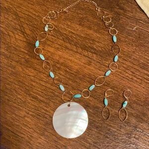 Avon natural shell pendant gift‎ set